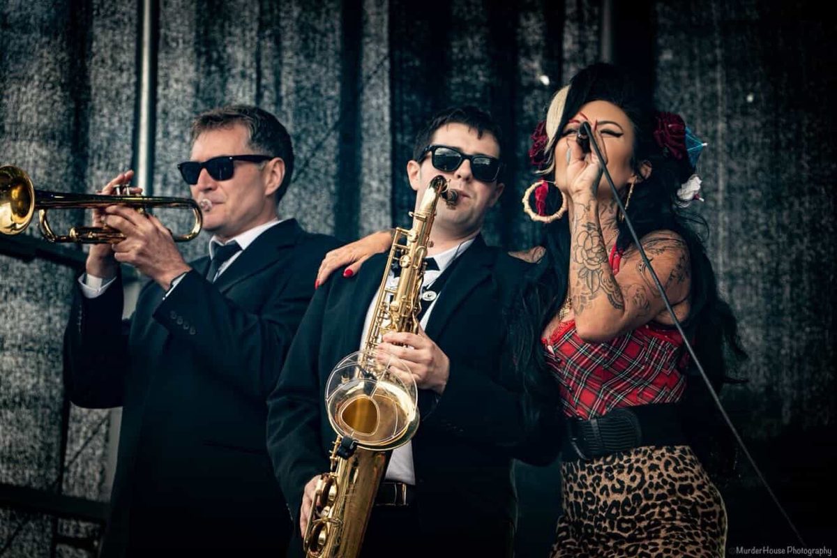 Nadine and the horn section performing live